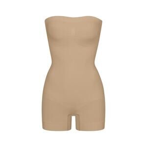 Sheer Seamless Strapless Shortie Bodysuit. Large. Color Clay

Retail $68